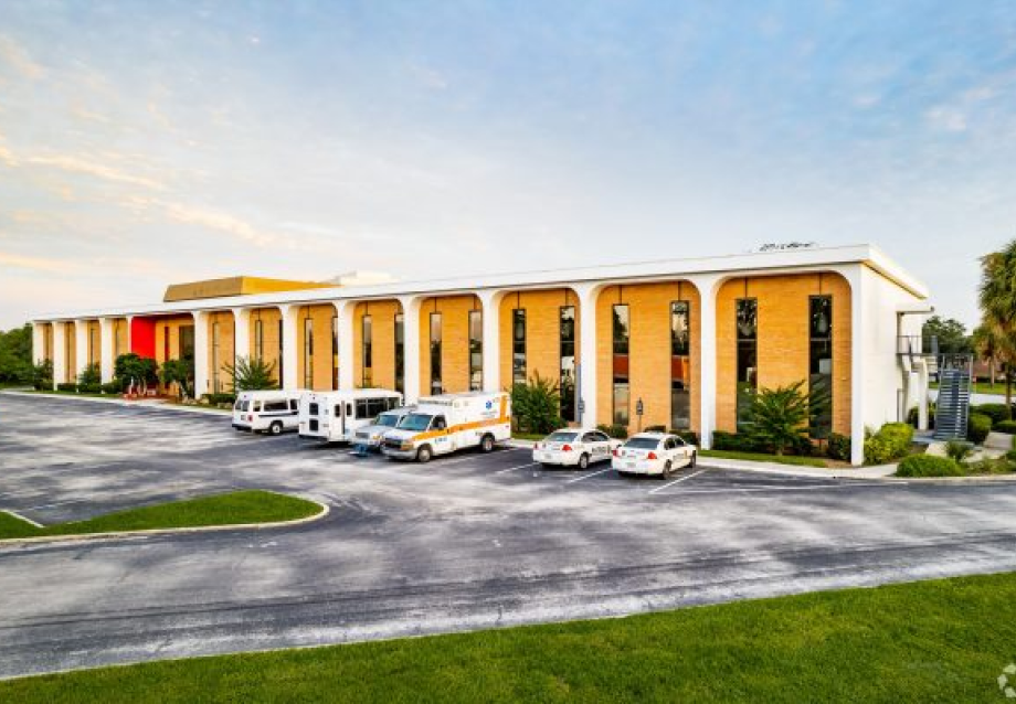 Birchwood University campus building and academic environment